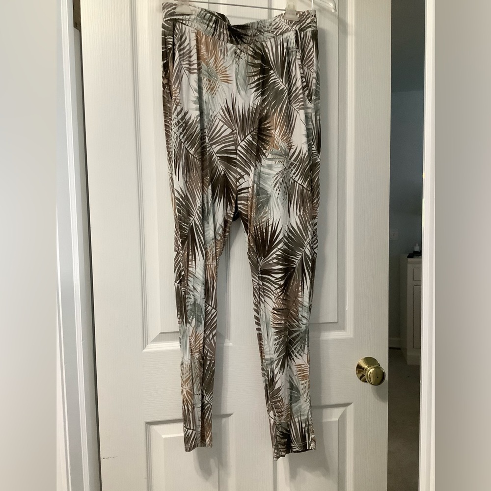 Beach cover up or lounge pants W/pockets  size.Size L H&M brand, palm leaf print
